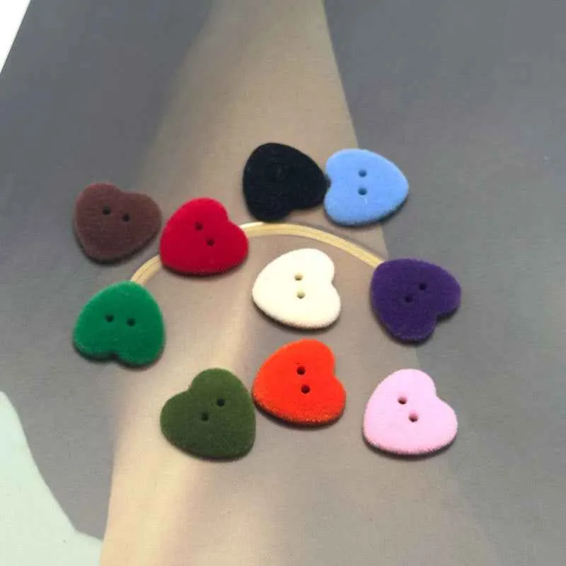 24L/28L Heart-Shaped 2-Hole Velvet Resin Buttons for Cardigans 55 Pack