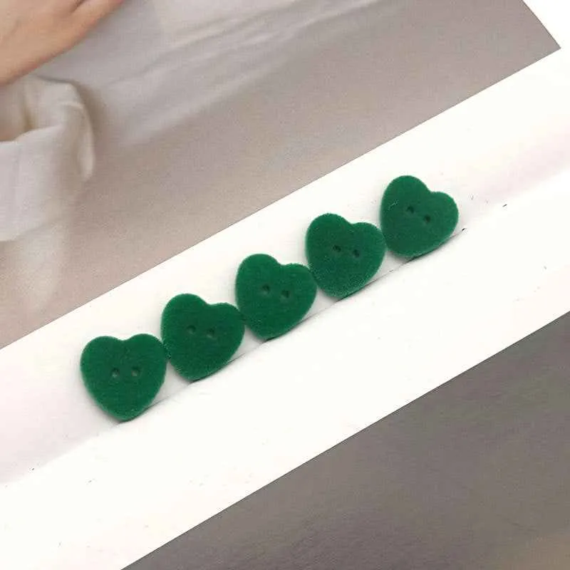24L/28L Heart-Shaped 2-Hole Velvet Resin Buttons for Cardigans 55 Pack