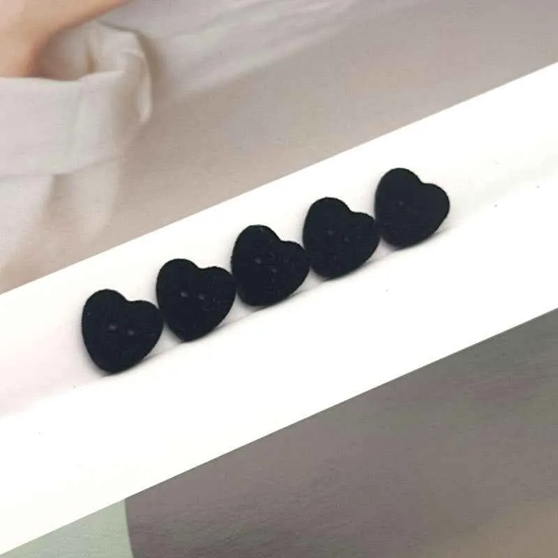 24L/28L Heart-Shaped 2-Hole Velvet Resin Buttons for Cardigans 55 Pack