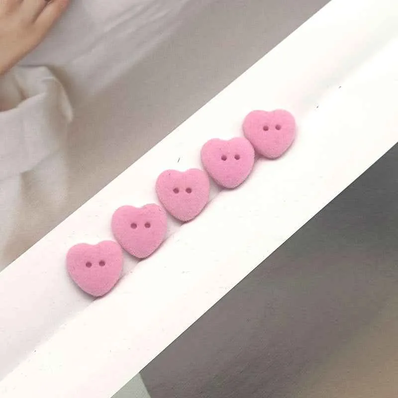 24L/28L Heart-Shaped 2-Hole Velvet Resin Buttons for Cardigans 55 Pack