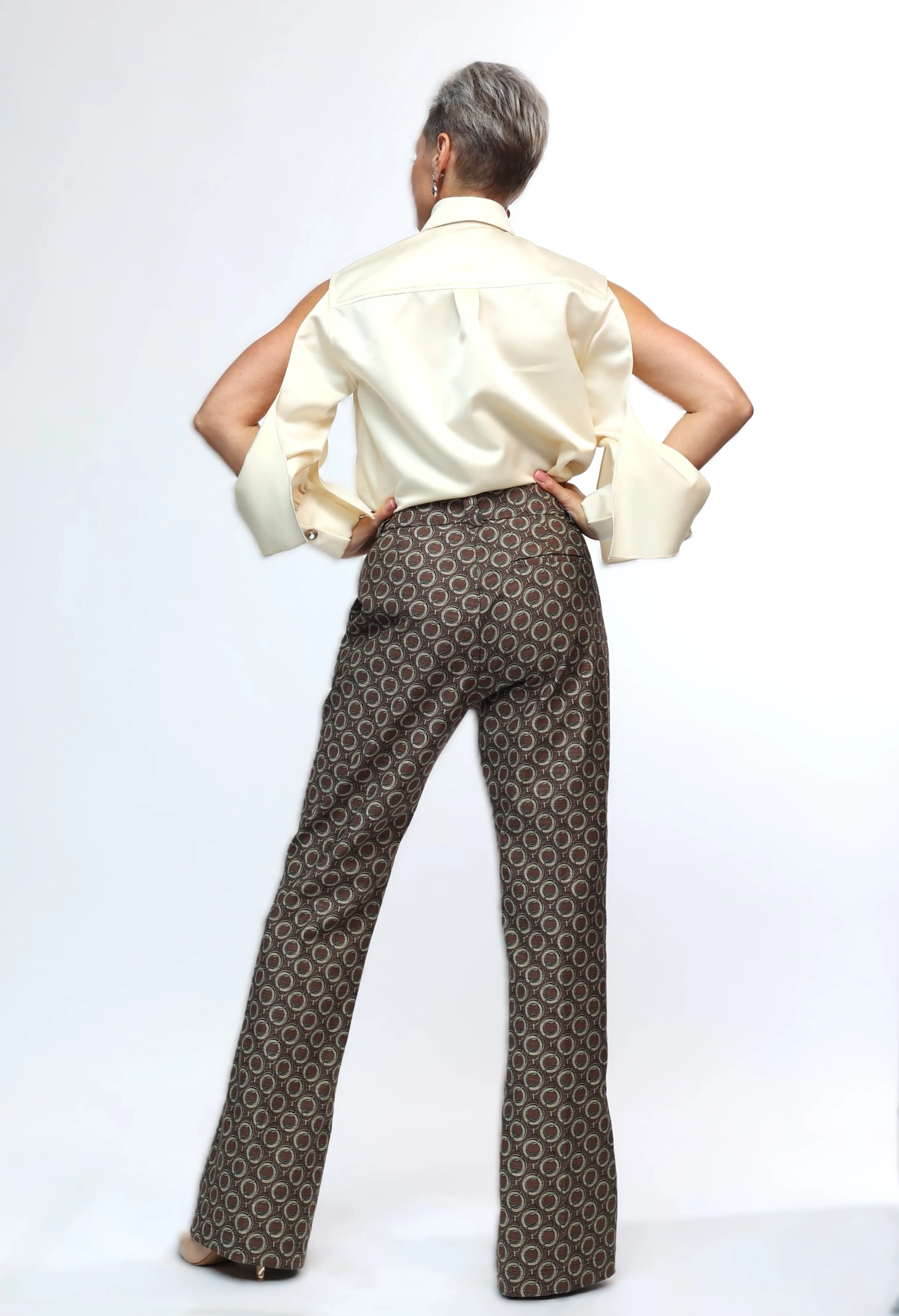 BLOUSE WITH TORN SLEEVES