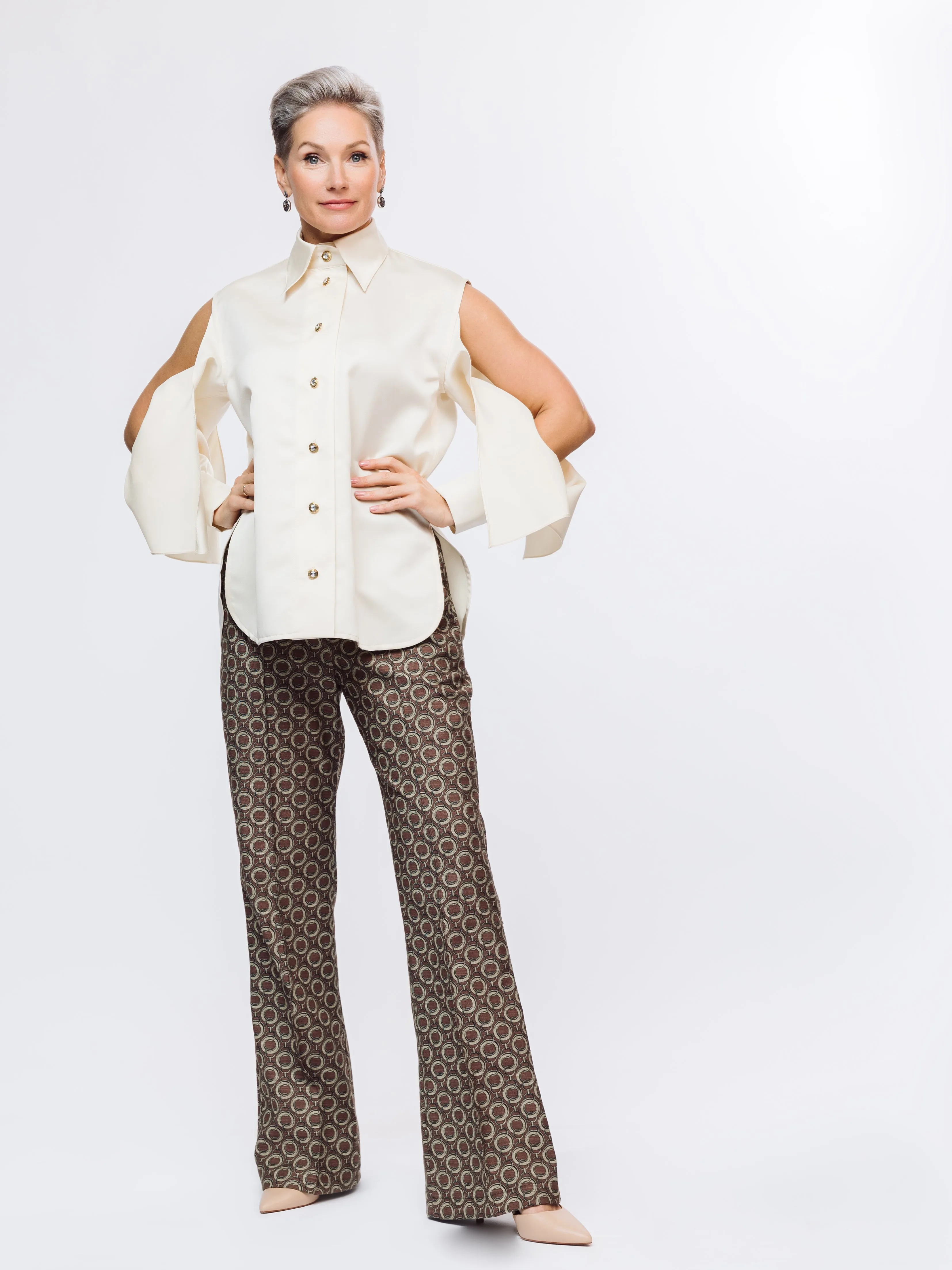 BLOUSE WITH TORN SLEEVES