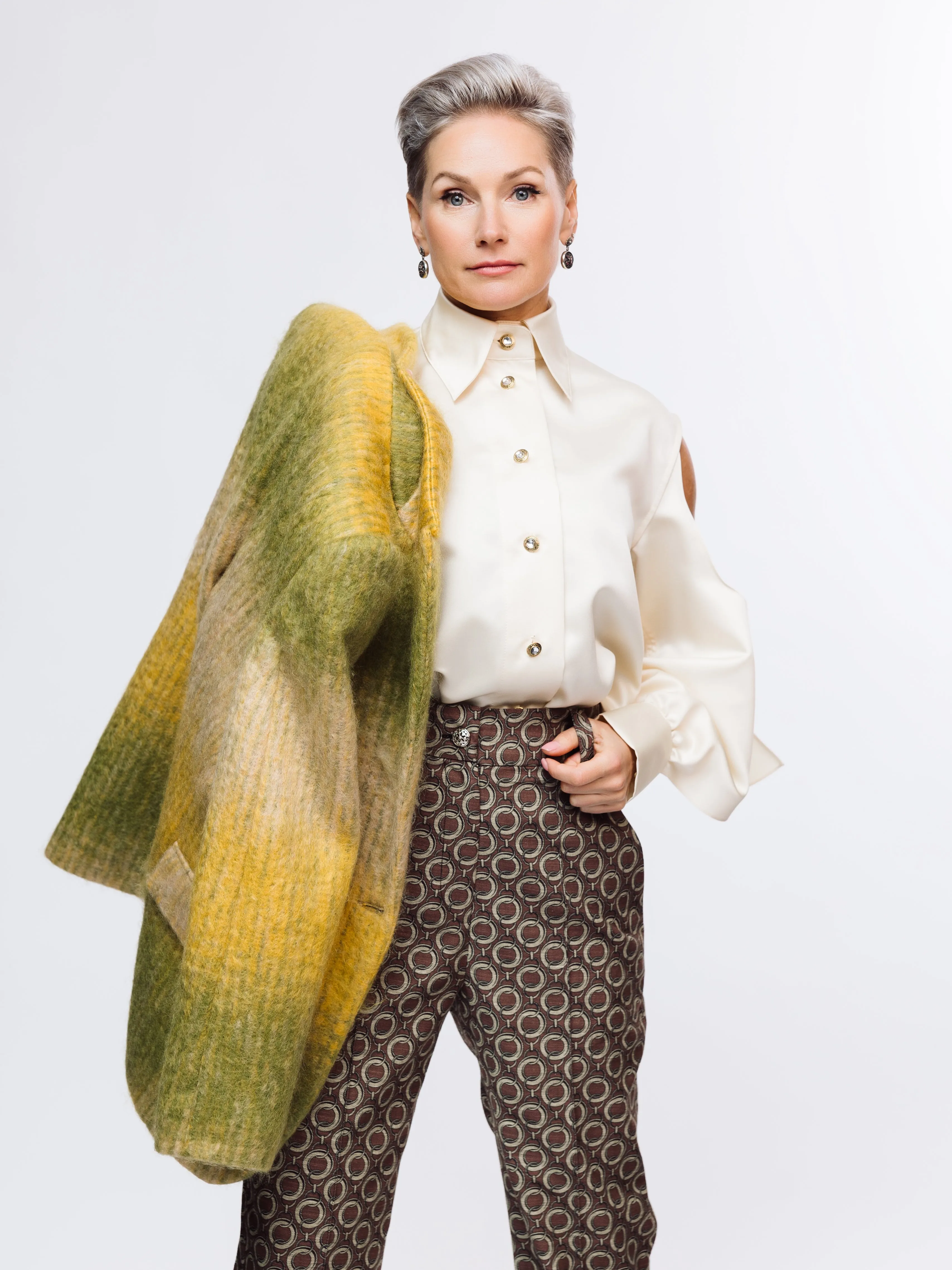 BLOUSE WITH TORN SLEEVES
