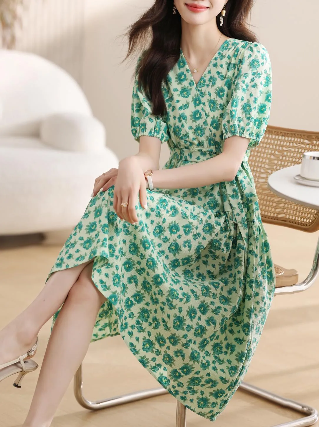 Elegant A-line Elastic-waisted Tea Dress with V-neck and Floral Design