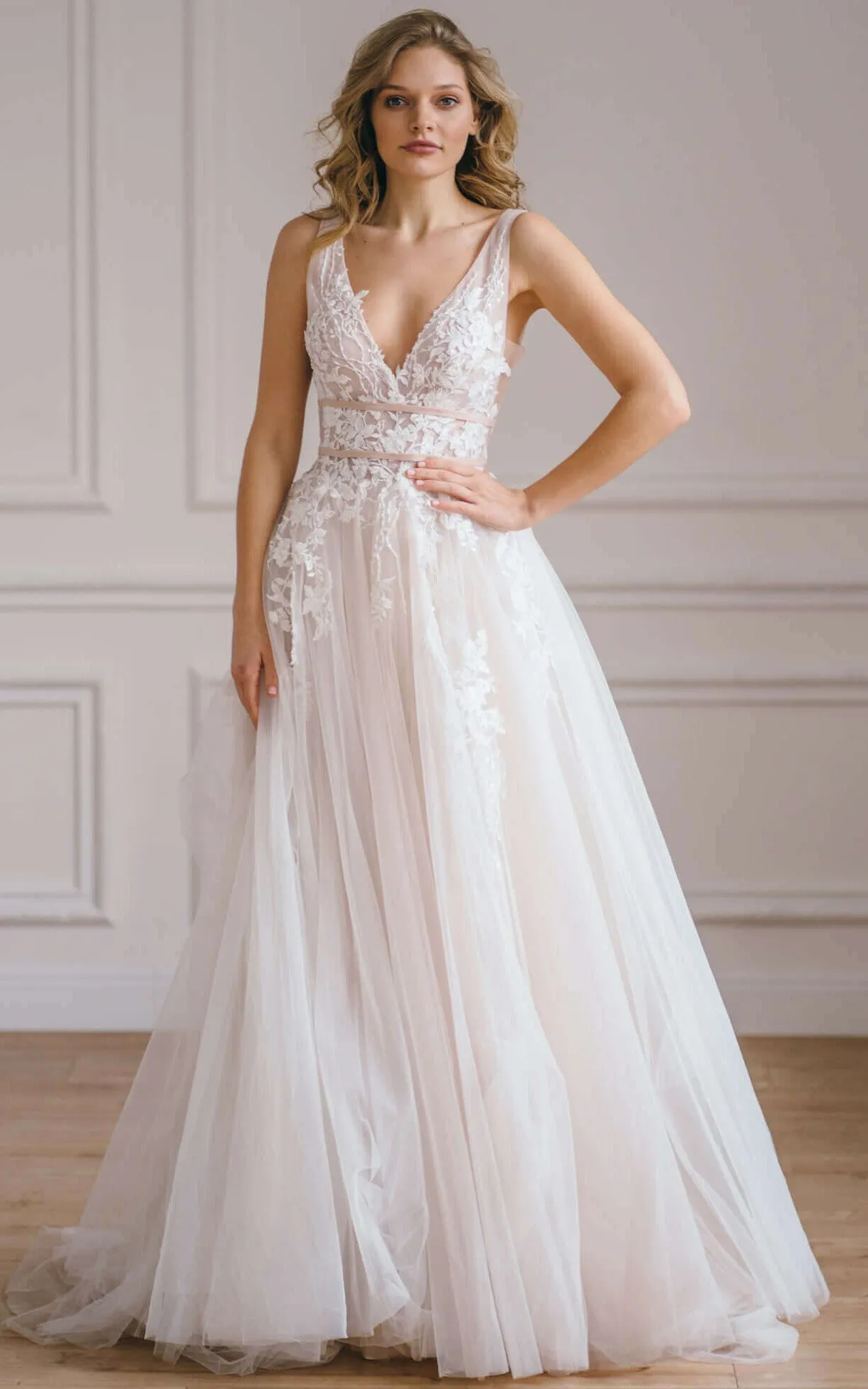 Ethereal Floor-length Sleeveless Lace A Line Deep-V Back Wedding Dress with Appliques-716284