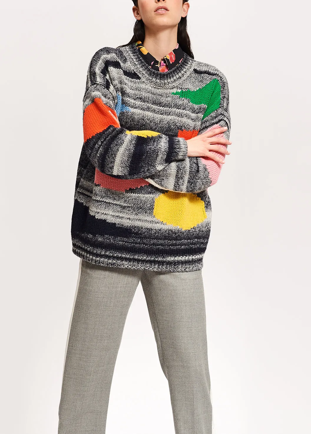 Grey mélange knitted sweater with oversized polka dots