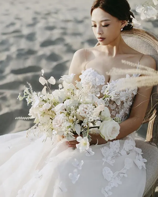 Romantic Lace Beach Wedding Dress Spaghetti Straps Sheer Lace Appliques 3D Flowers Bridal Dress
