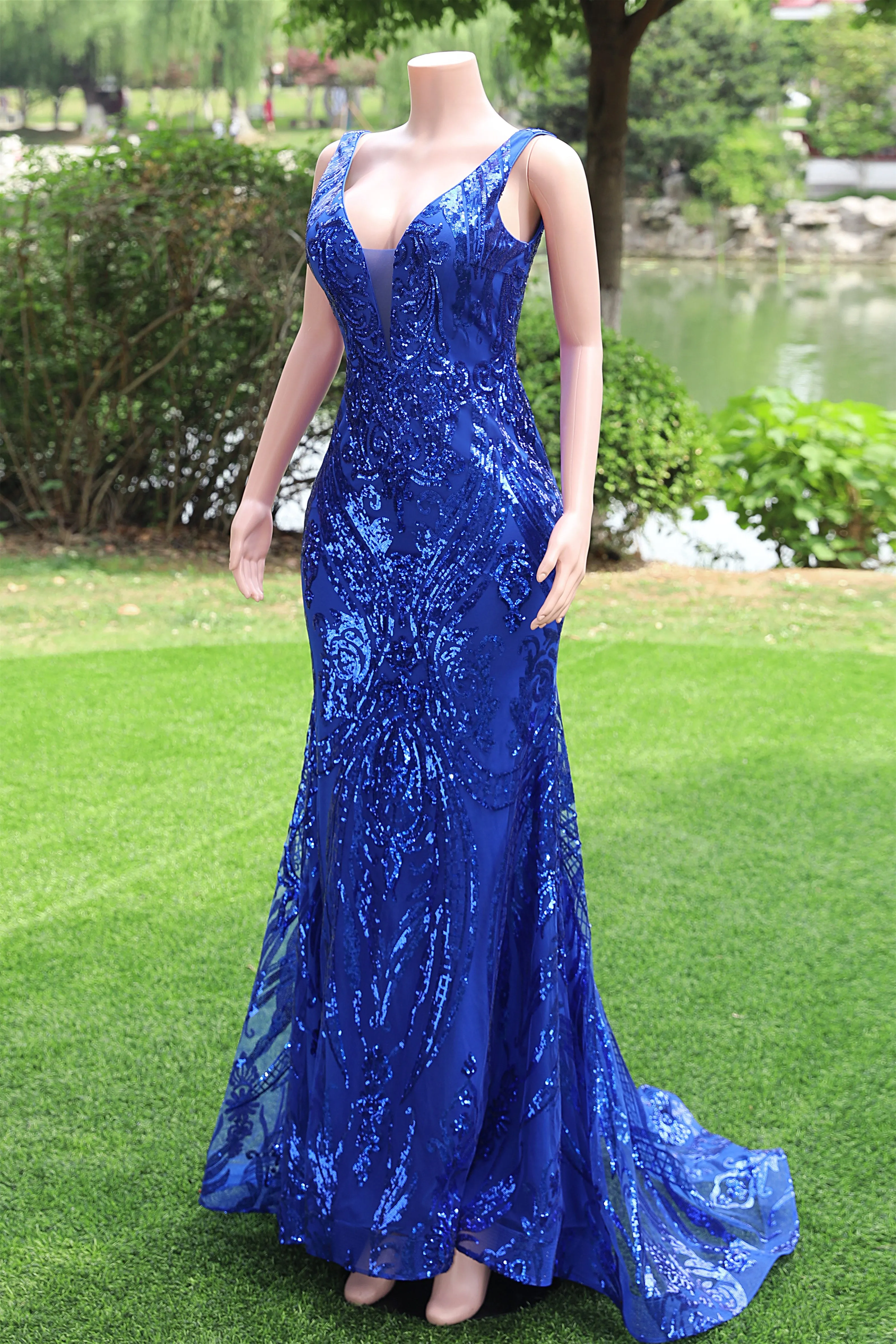 Royal Blue Mermaid Sequin Court Tain Sparkle V-neck Sleeveless Prom Dresses