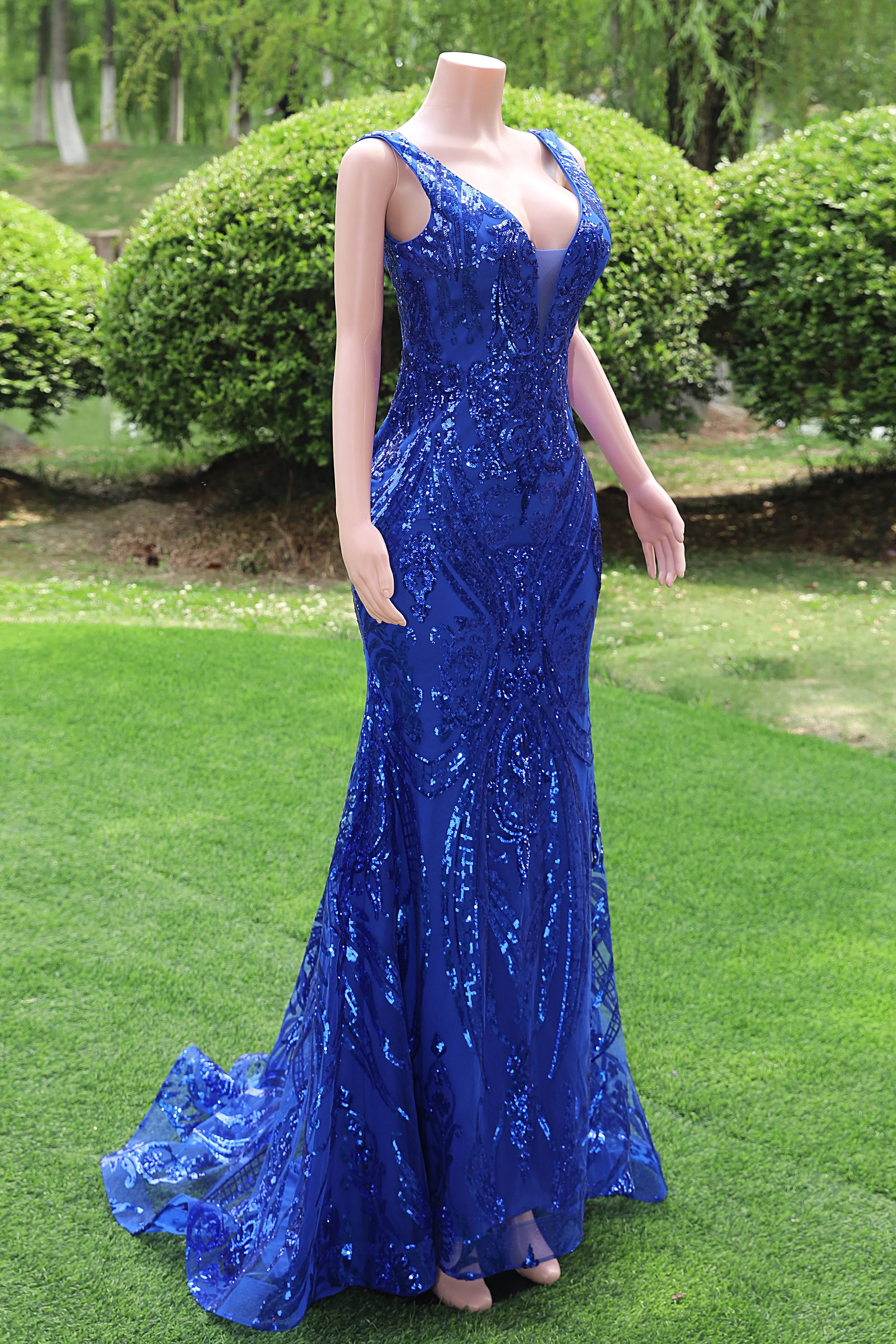 Royal Blue Mermaid Sequin Court Tain Sparkle V-neck Sleeveless Prom Dresses