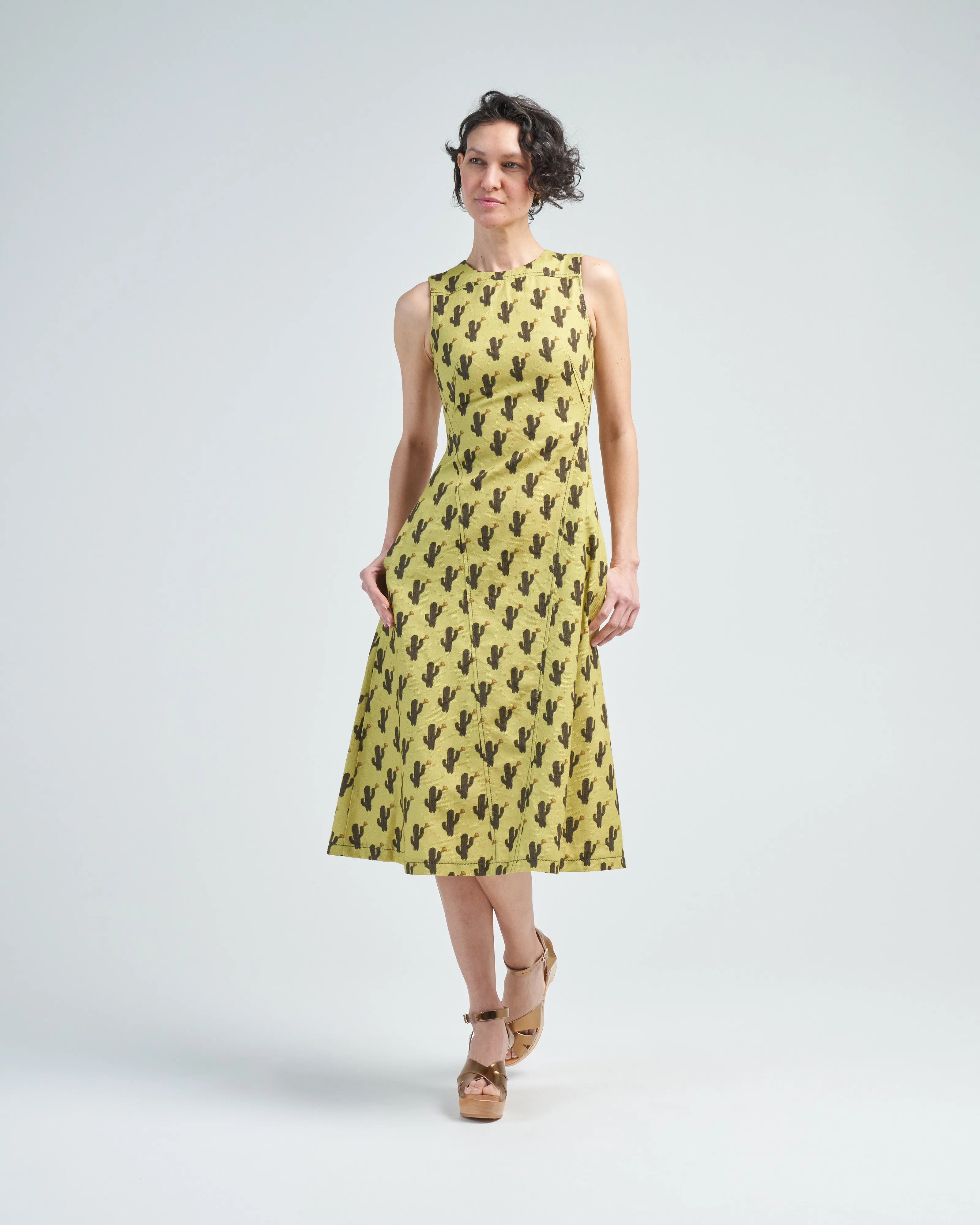 sleeveless dress