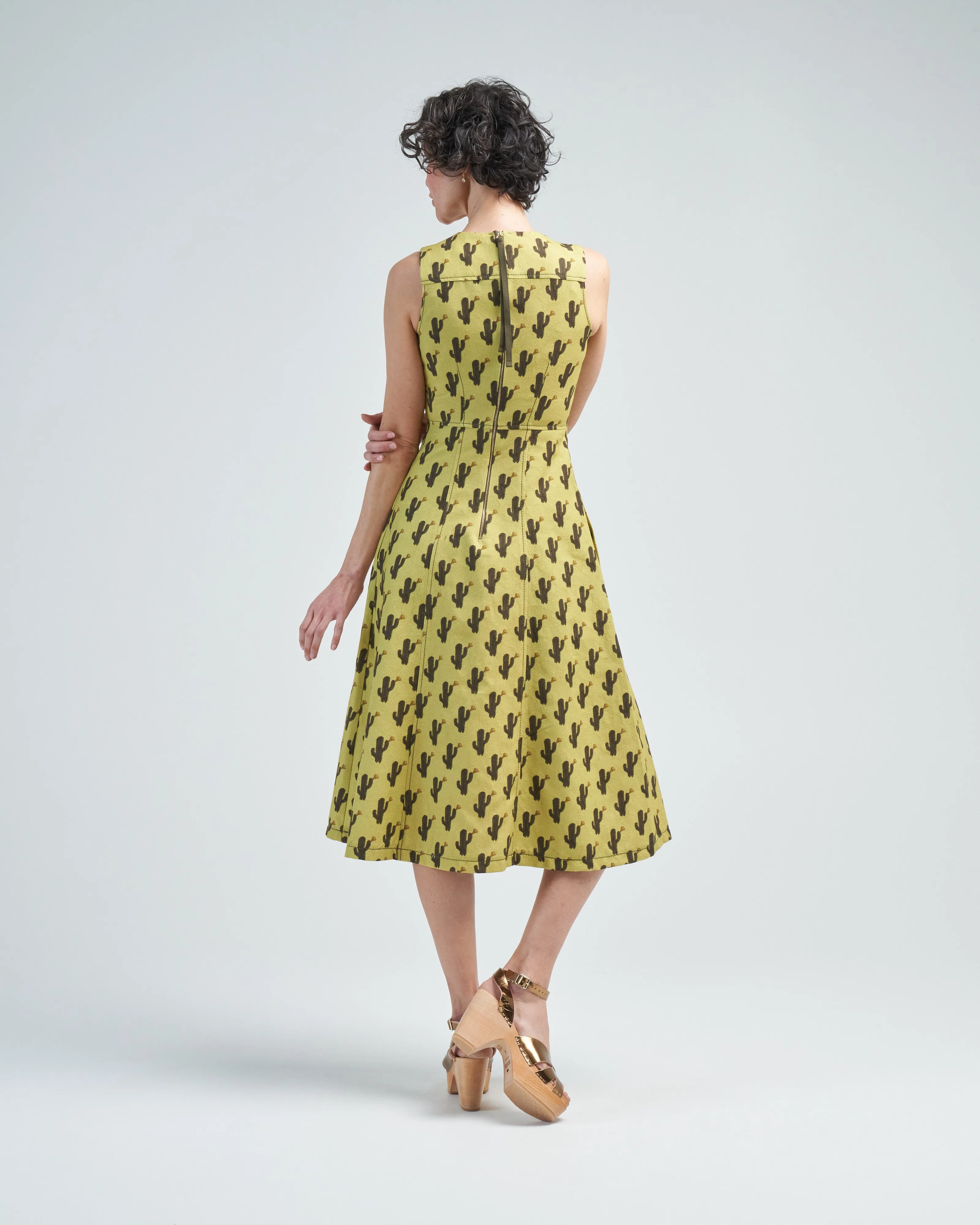 sleeveless dress