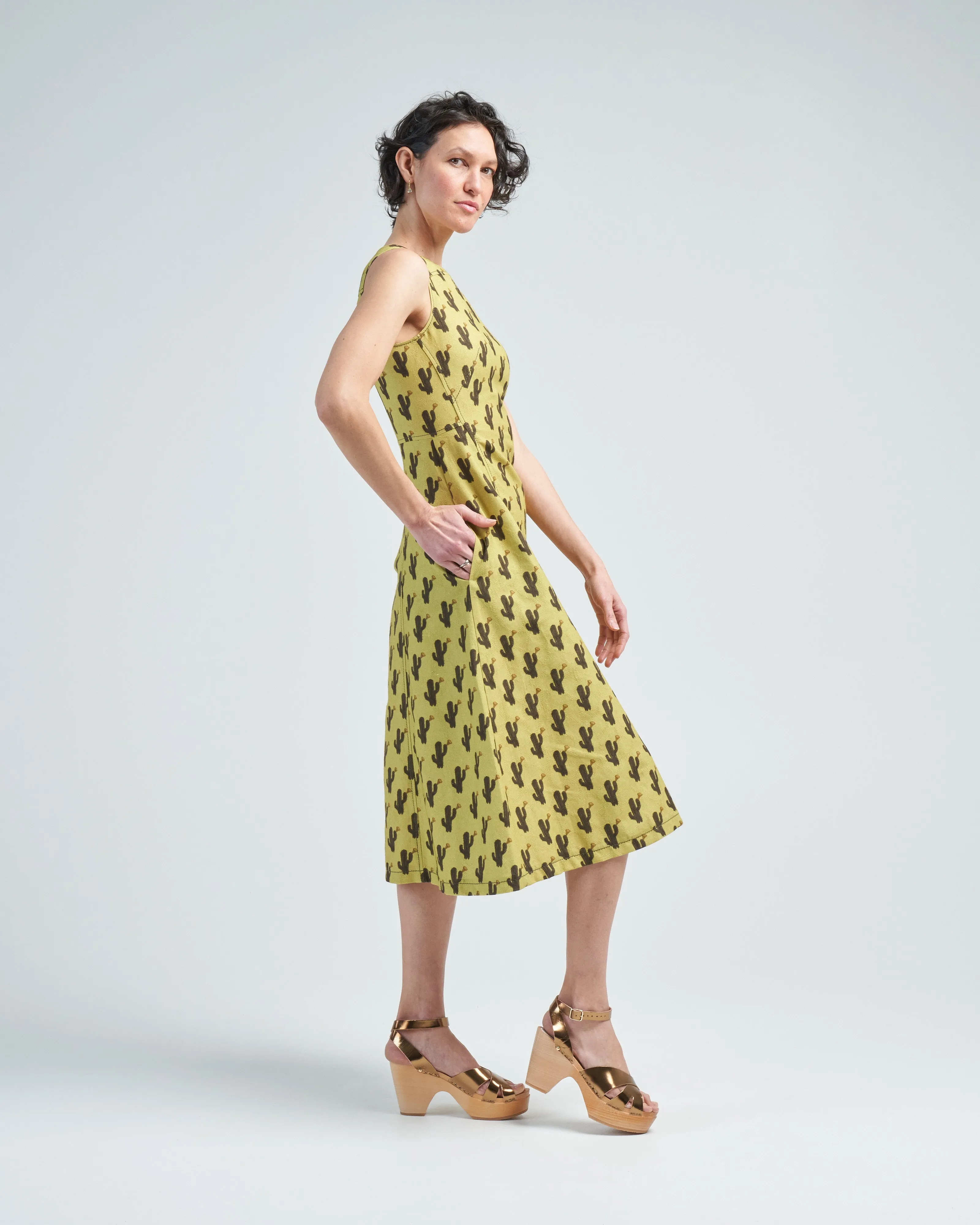 sleeveless dress