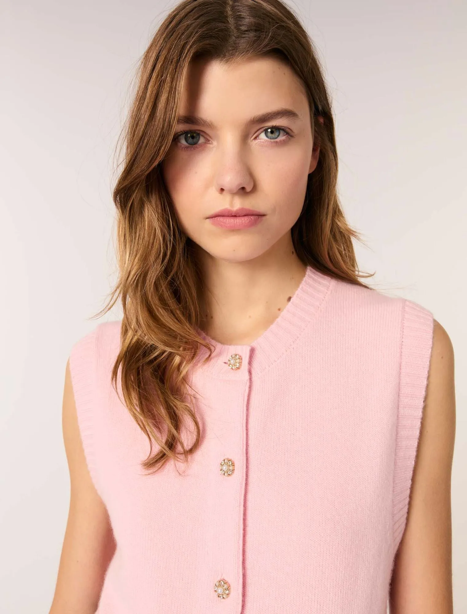 Sleeveless wool cardigan
