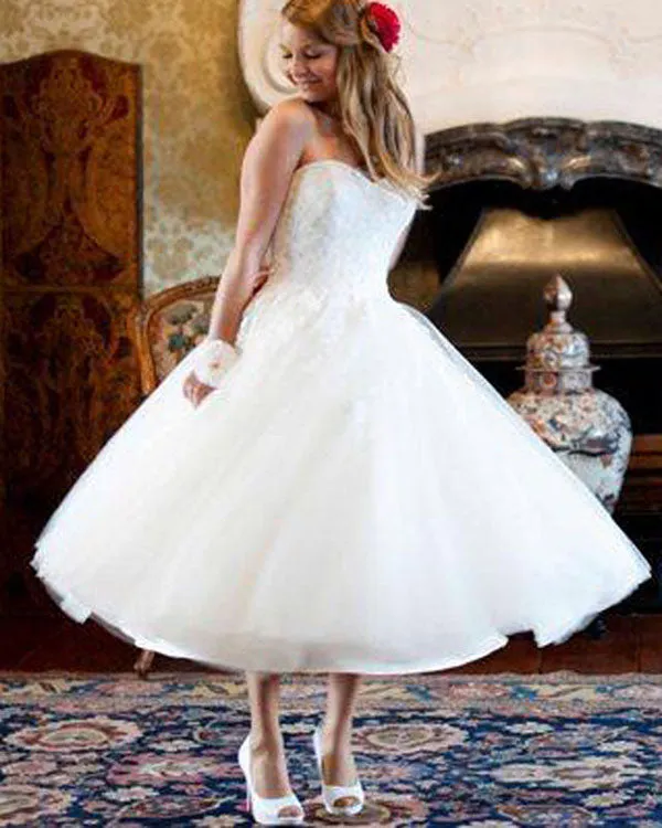 Vintage White Tulle Wedding Dresses with Black Belt Tea-Length Ball Gown Wedding Gowns