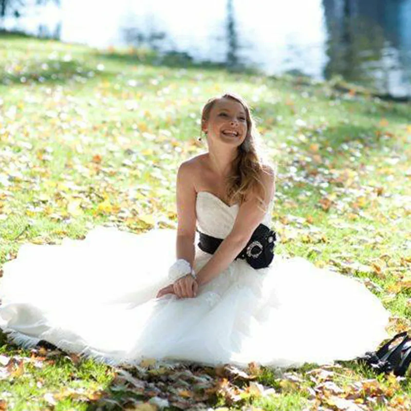 Vintage White Tulle Wedding Dresses with Black Belt Tea-Length Ball Gown Wedding Gowns