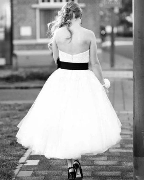 Vintage White Tulle Wedding Dresses with Black Belt Tea-Length Ball Gown Wedding Gowns
