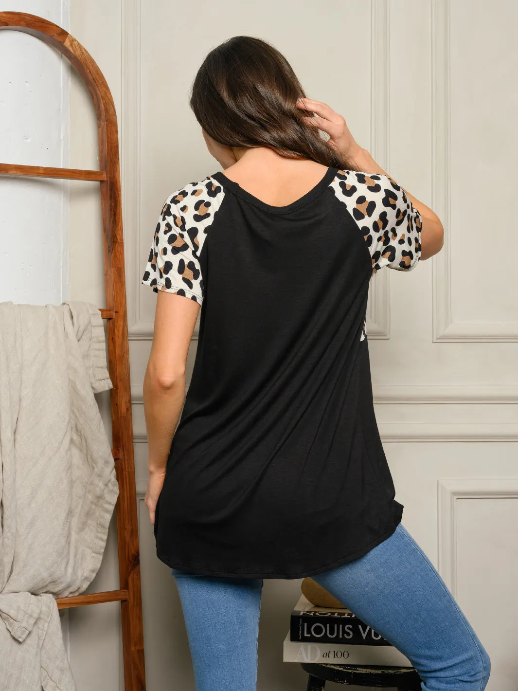 WOMEN'S SHORT SLEEVE ANIMNALPRINT TOP