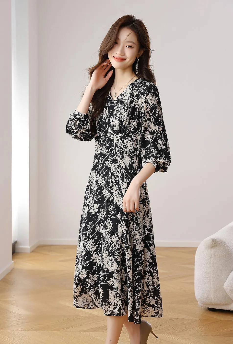 Women's Silky V-neck Floral Print Tea Tea Dress with a Fitted Waist