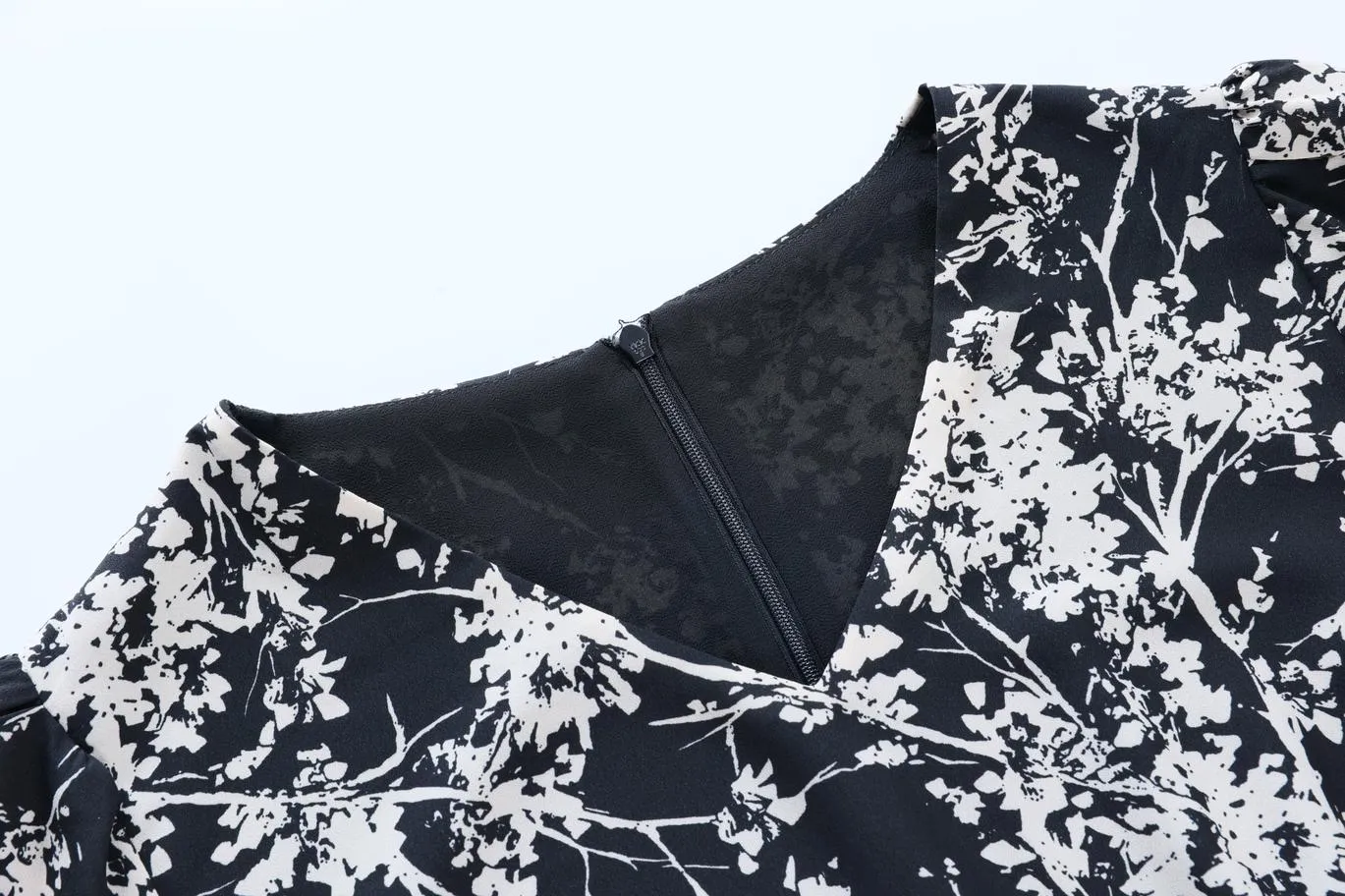 Women's Silky V-neck Floral Print Tea Tea Dress with a Fitted Waist
