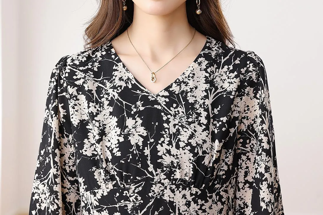 Women's Silky V-neck Floral Print Tea Tea Dress with a Fitted Waist